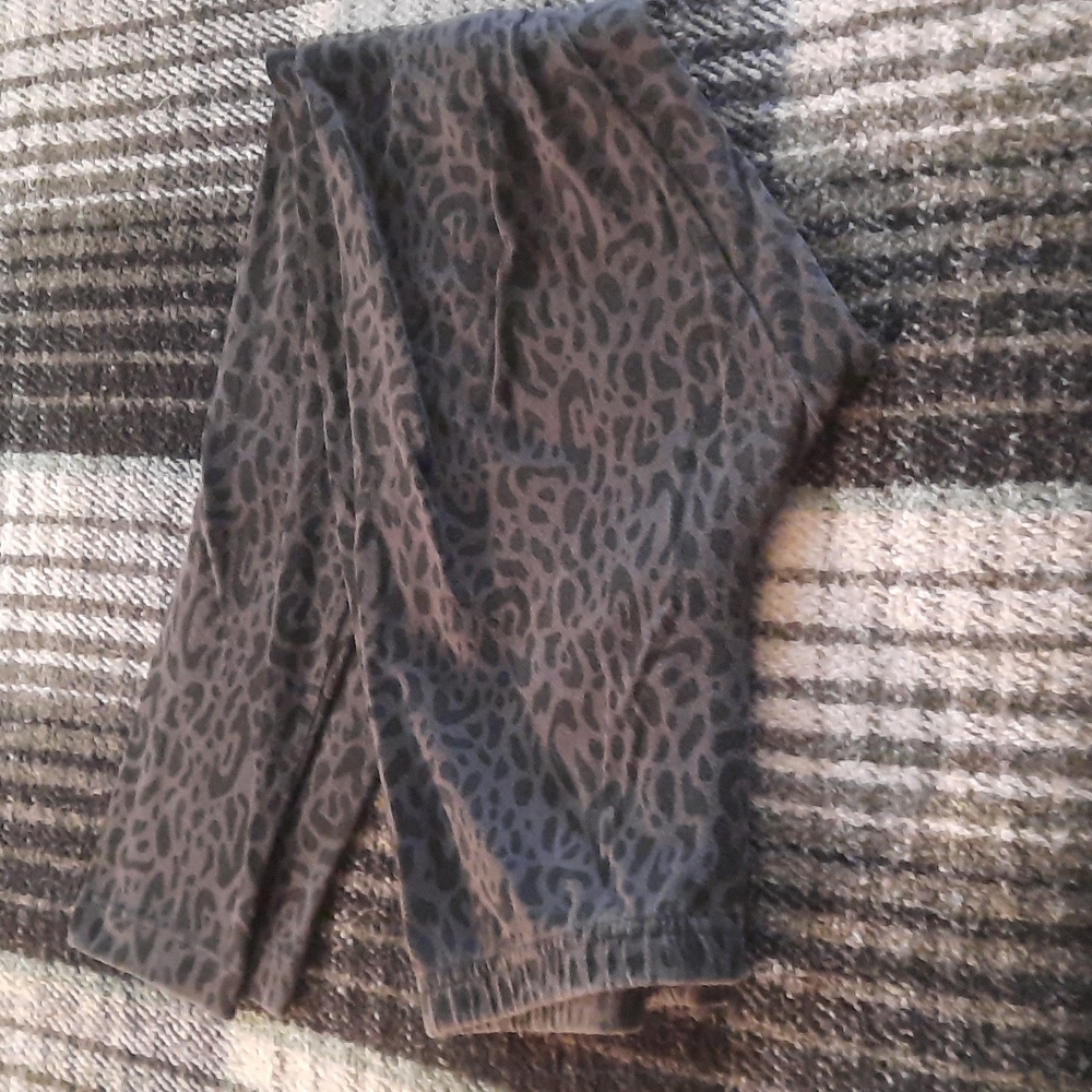 OLD NAVY LEGGINGS   WOMEN'S  SIZE SMALL. - Picture 4 of 4